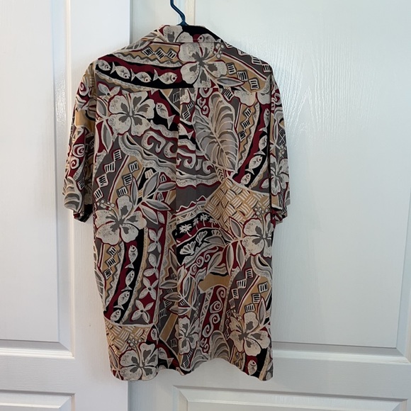 Island  traditions of Hawaii. Mens short sleeve shirt. L. Beige,black maroon., - Picture 6 of 6